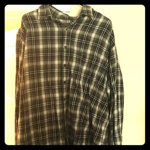 2XLT long sleeve dark green flannel shirt.